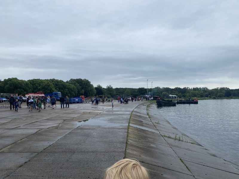 Visitors on the concrete ramp at the Havel bank during the Havelbiwak, pontoons in the water