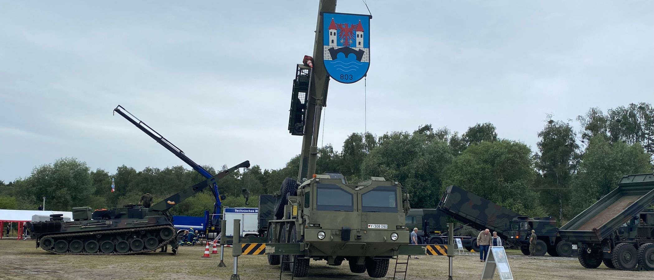 Vehicles of Panzerpionierbataillon 803 on the training ground, badge 803 on the crane