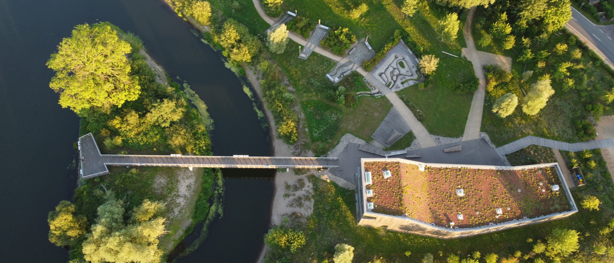 Haus der Flüsse Havelberg von oben mit Steg zur Petroleuminsel