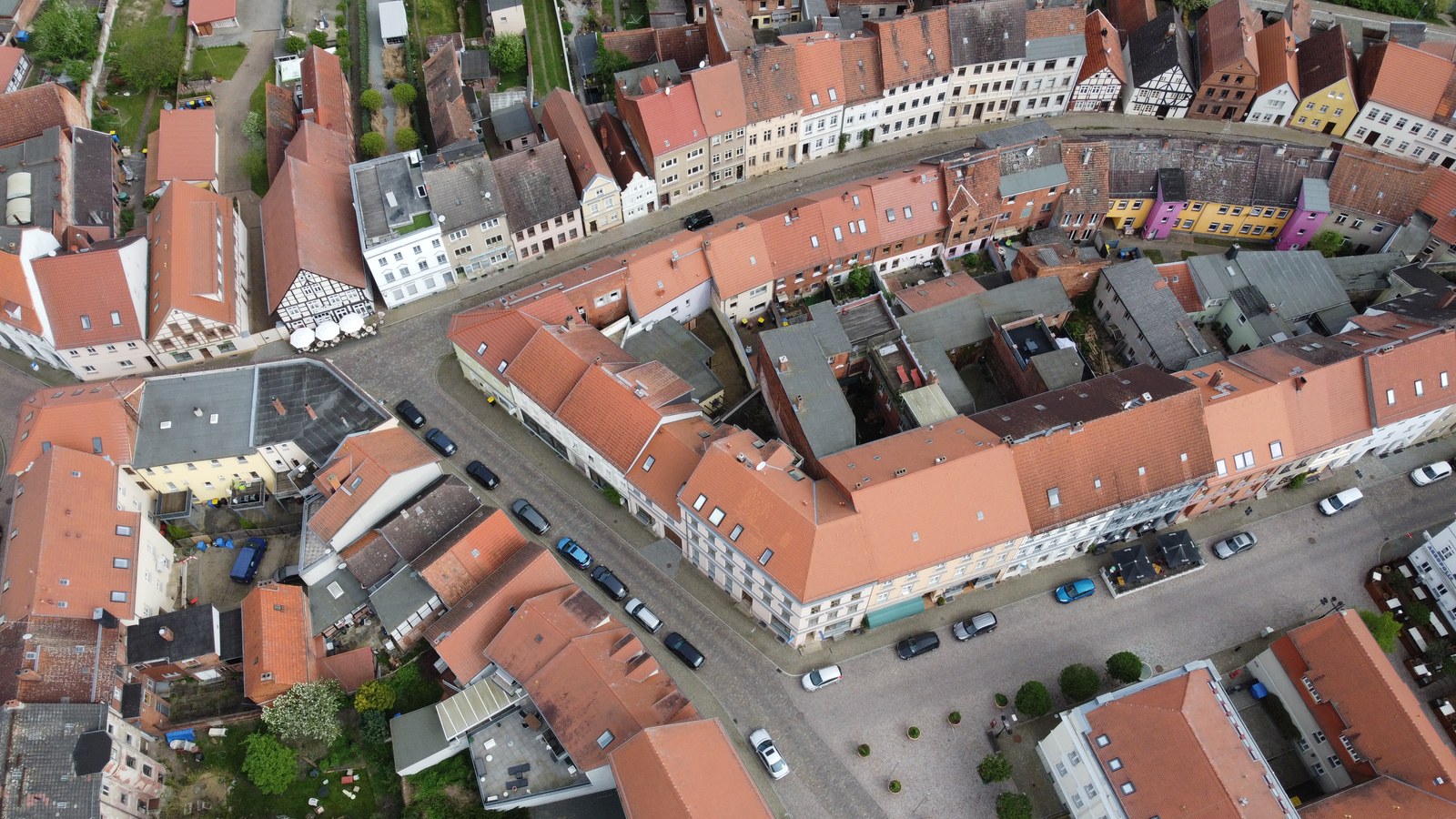 Luftbild 2024: Scabellstraße Havelberg aus anderer Richtung, Häuserzeile und Innenhöfe