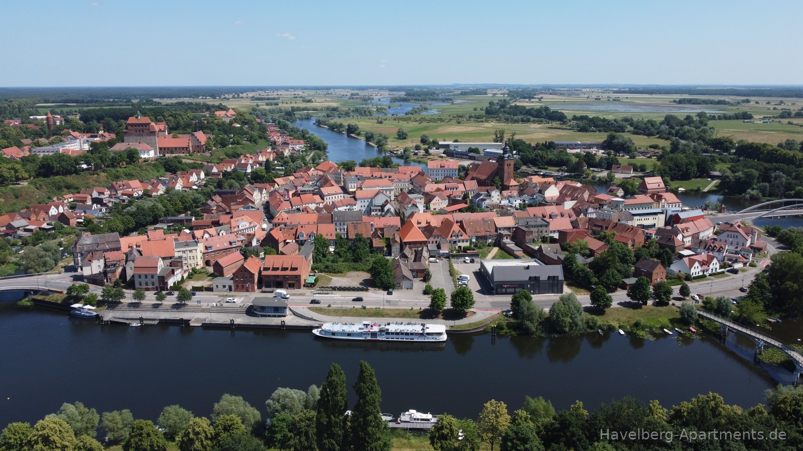 Blick von Westen nach Osten über die Stadtinsel Havelberg