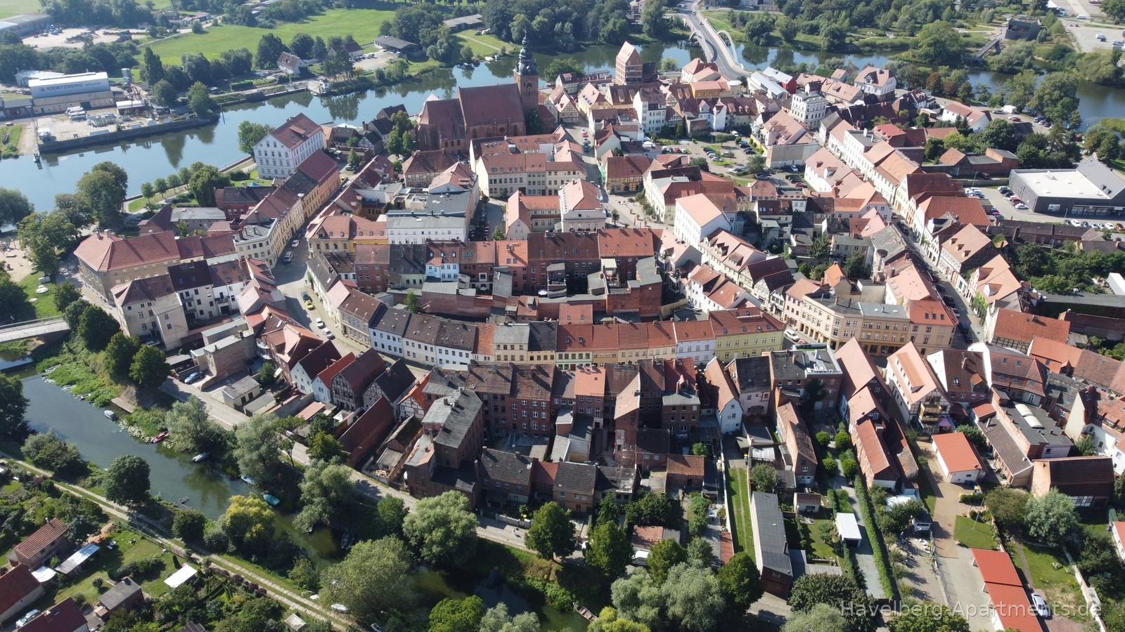 Blick von Norden nach Süden über die Stadtinsel Richtung Sandauer Brücke