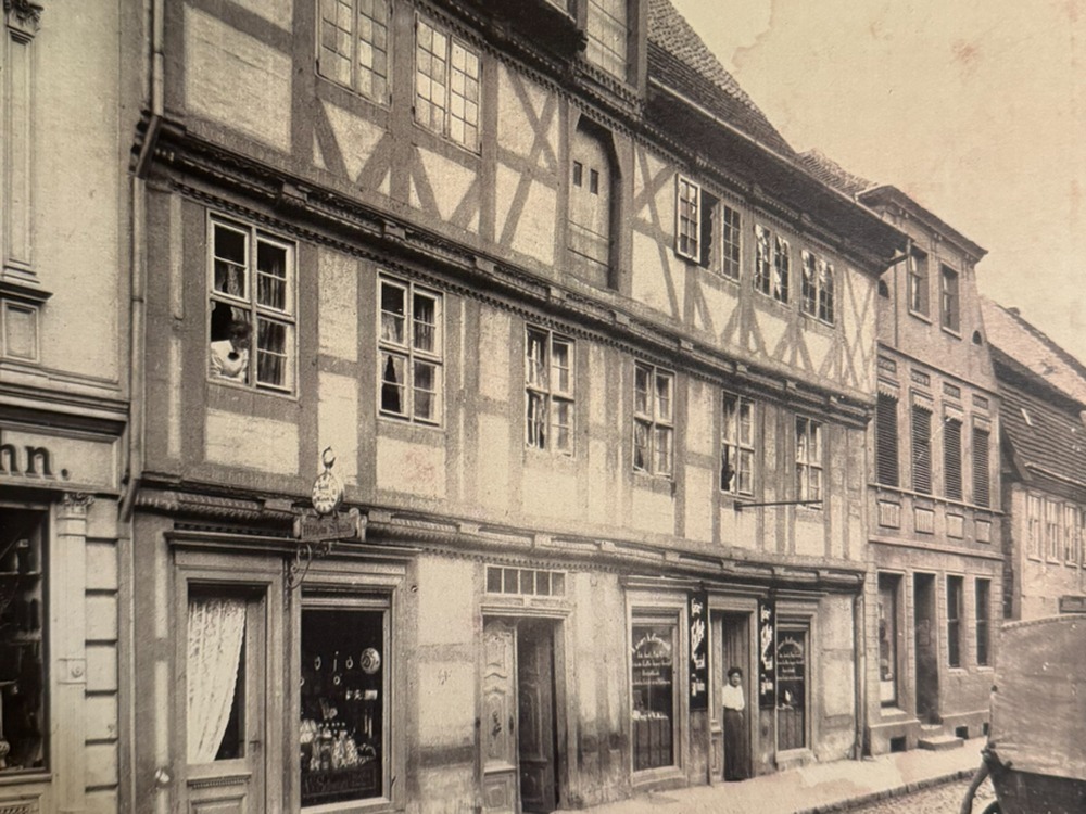 Historische Ansicht Fachwerkhaus Steinstraße 4 mit Ladenfront und Pferdewagen