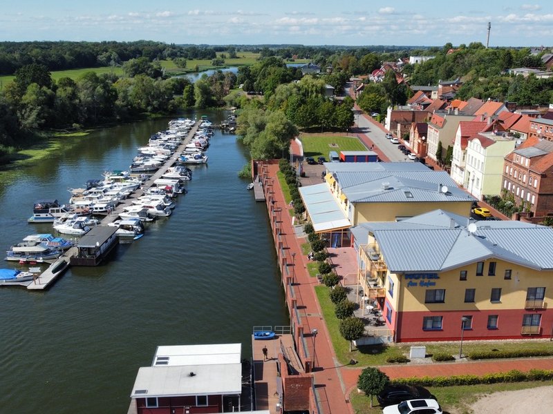 Yachthafen und Hotel am Hafen mit Restaurant in Havelberg