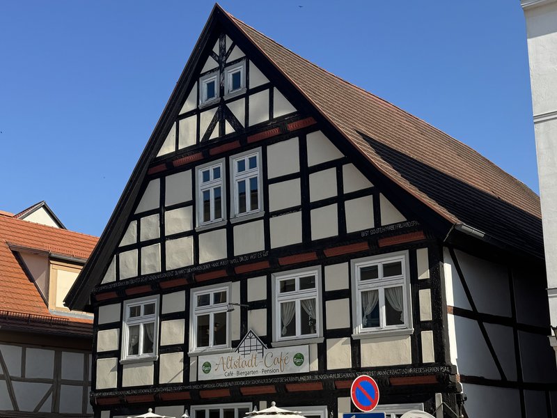 Fassade Altstadtcafé und Pension Fischerstraße