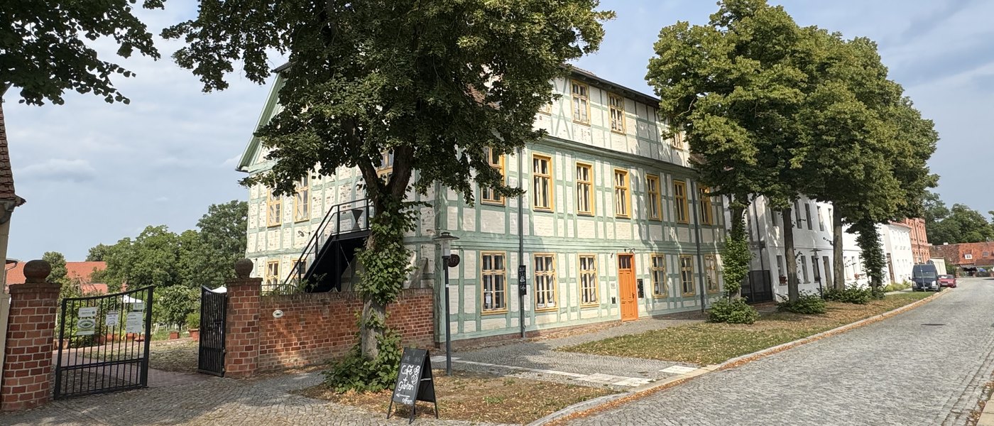 Café D8 in der historischen Domkurie Domherrnstraße 8 Havelberg