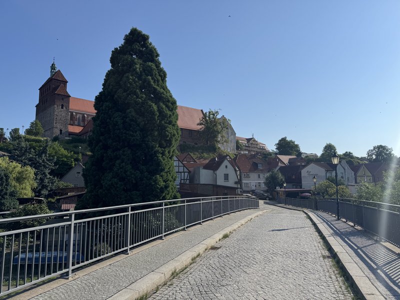 Dombrücke mit Blick auf Domberg und Zur Domtreppe rechts