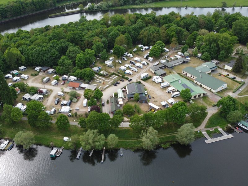 Detailaufnahme der Campinginsel von oben