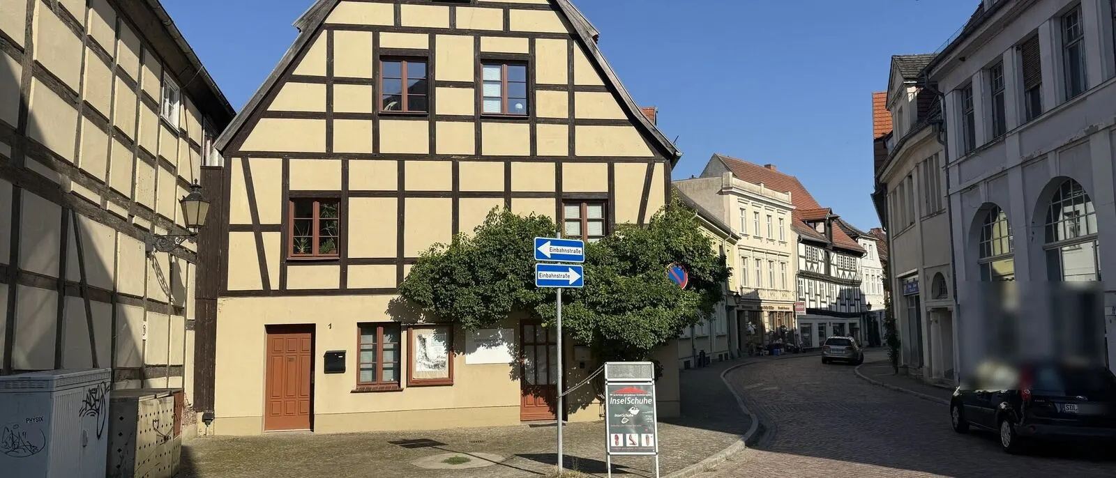 Fachwerkhaus Lange Straße 1 auf der Stadtinsel: Erdgeschoss-Ferienwohnung mit Zugang vom Fußweg