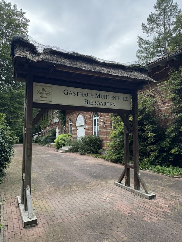 Eingangstor Gasthaus Mühlenholz Biergarten